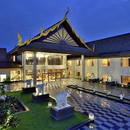 Radisson Blu Plaza Resort & Convention Centre Karjat Exterior foto The Royal