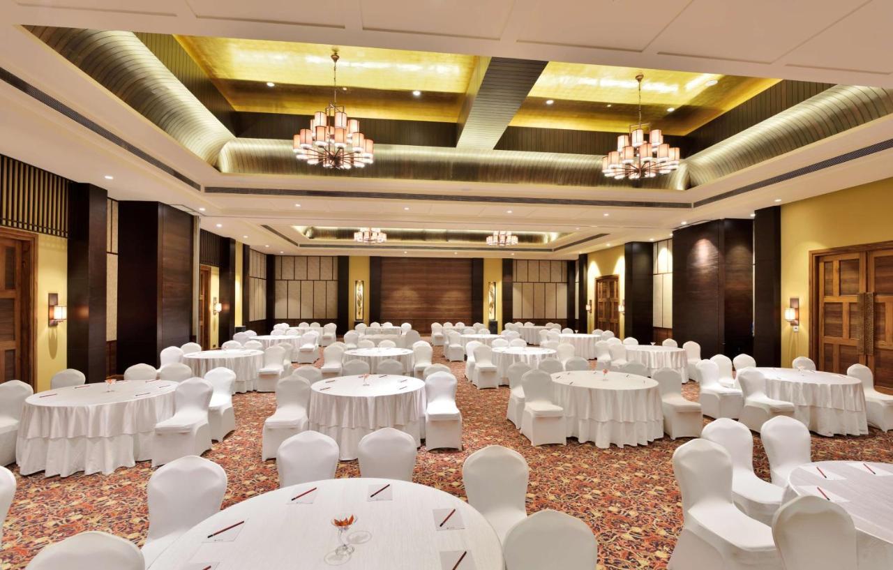 Radisson Blu Plaza Resort & Convention Centre Karjat Exterior foto The Grand Ballroom