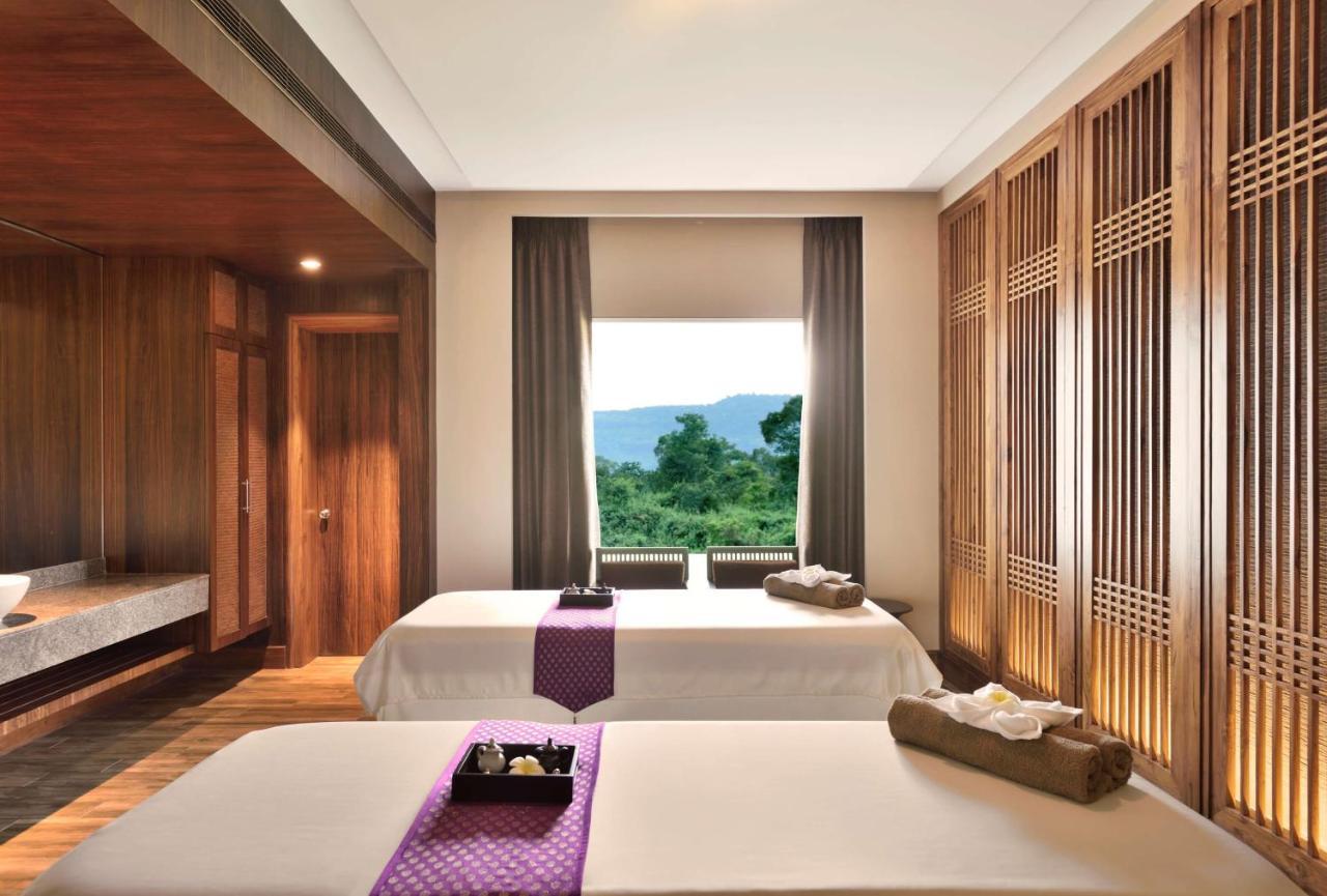 Radisson Blu Plaza Resort & Convention Centre Karjat Exterior foto Spa at The Royal