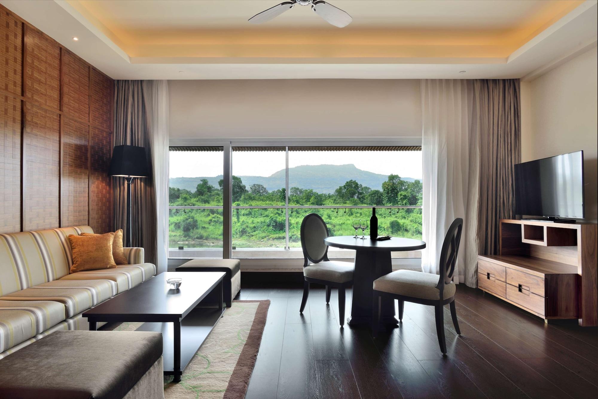 Radisson Blu Plaza Resort & Convention Centre Karjat Exterior foto A living room at the hotel
