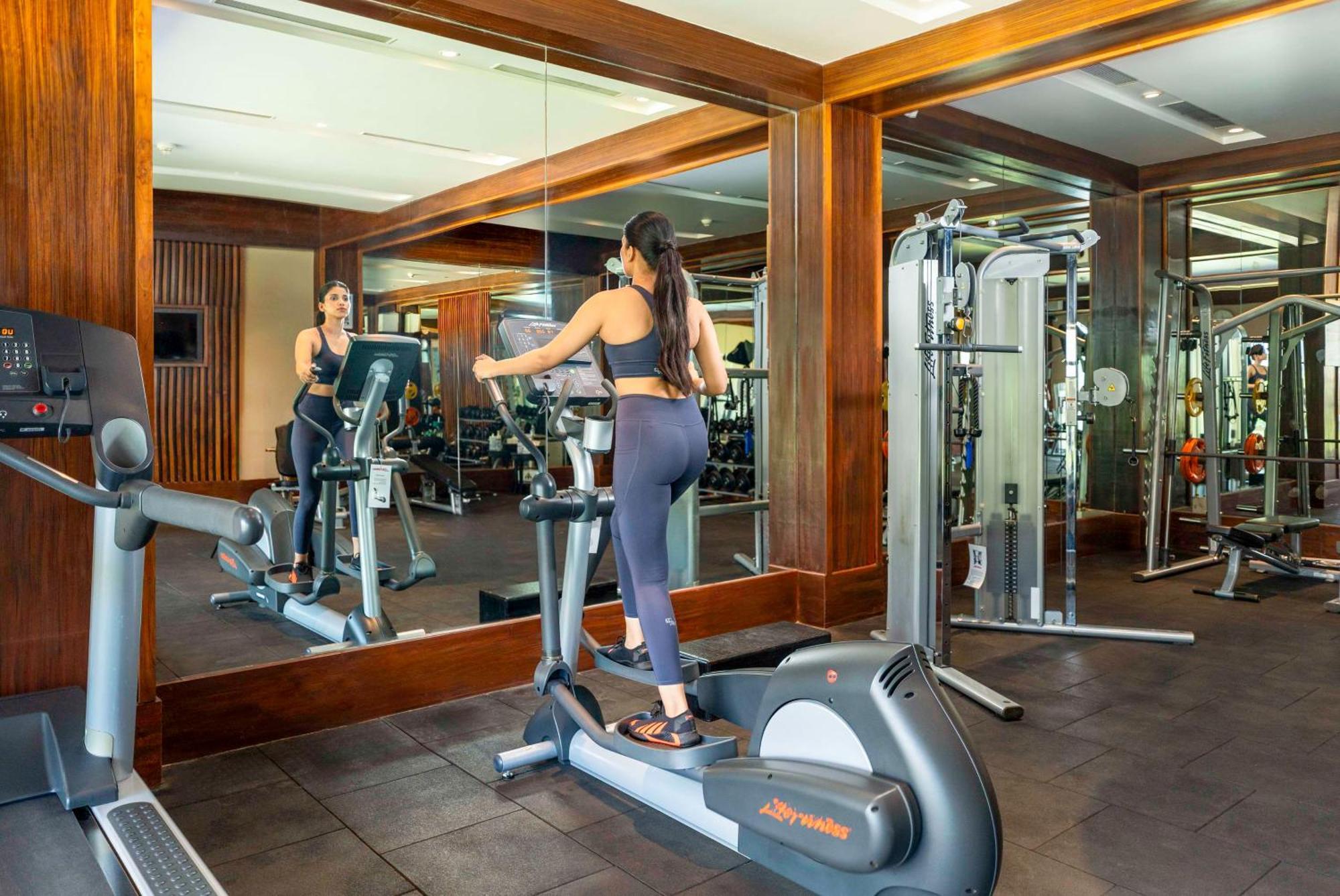 Radisson Blu Plaza Resort & Convention Centre Karjat Exterior foto A woman on an elliptical trainer