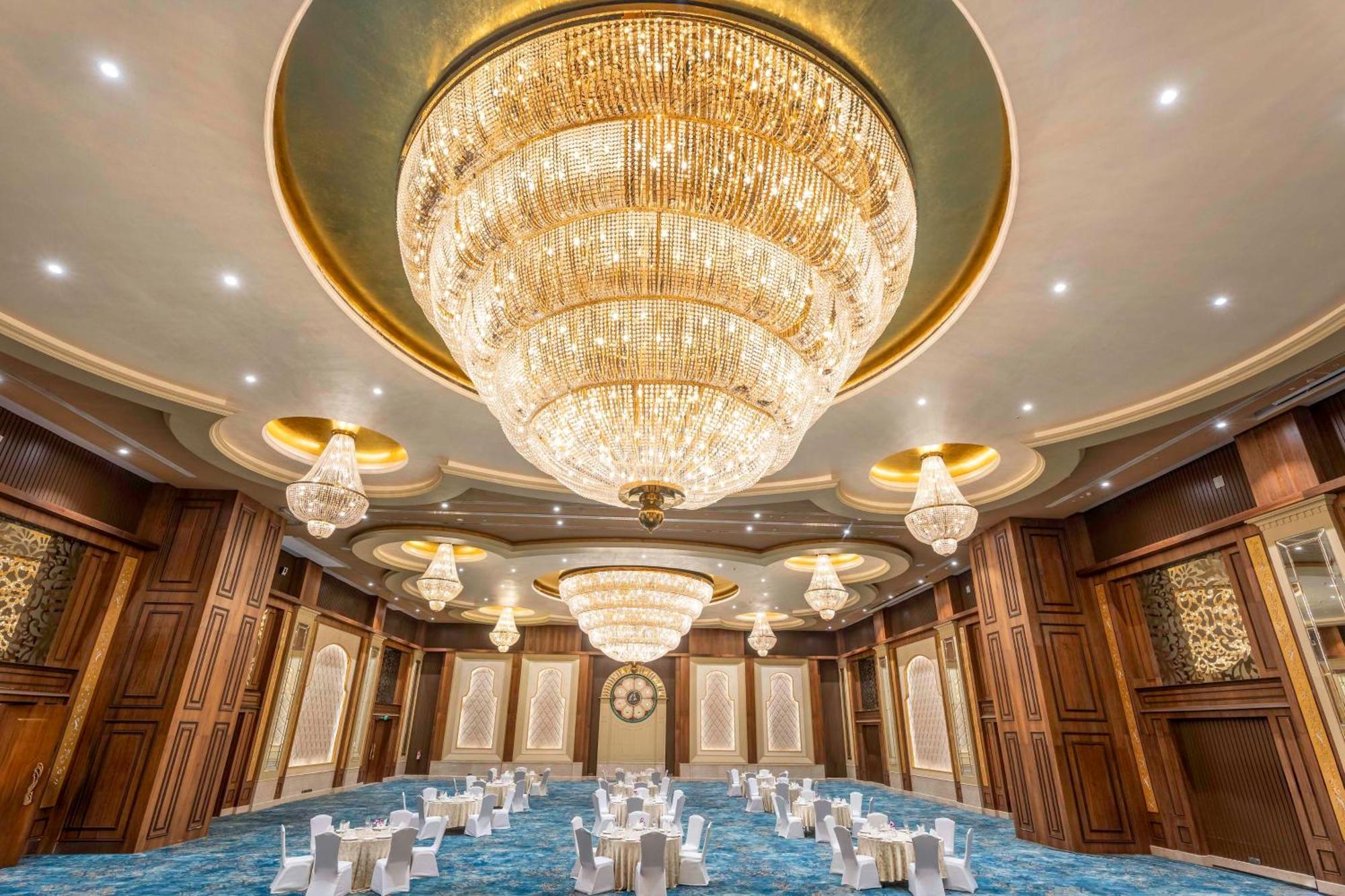 Radisson Blu Plaza Resort & Convention Centre Karjat Exterior foto The Grand Ballroom