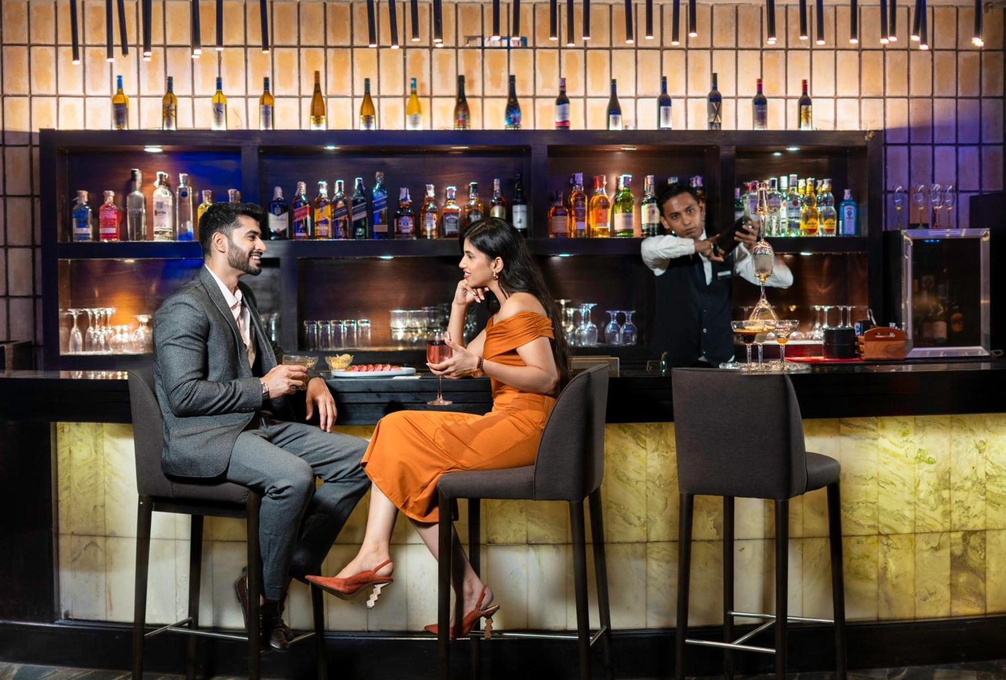 Radisson Blu Plaza Resort & Convention Centre Karjat Exterior foto The Bar