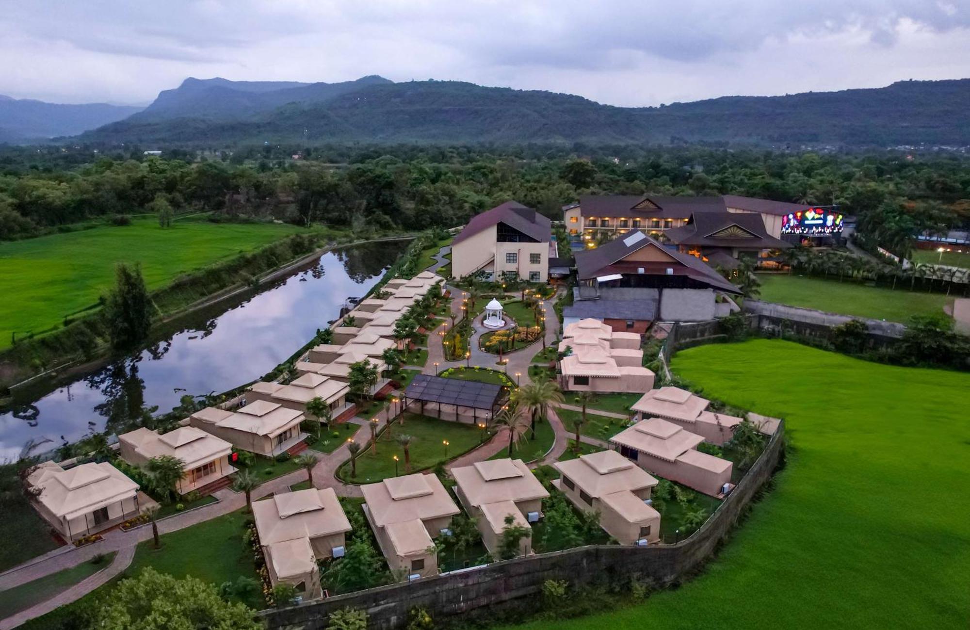 Radisson Blu Plaza Resort & Convention Centre Karjat Exterior foto The Village at the Village