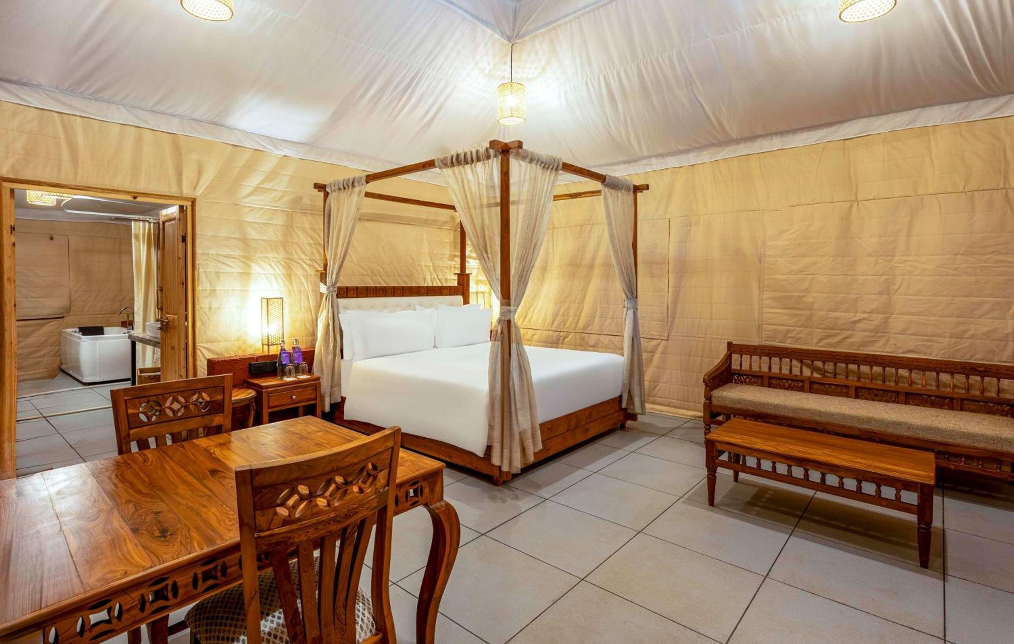 Radisson Blu Plaza Resort & Convention Centre Karjat Exterior foto Suite