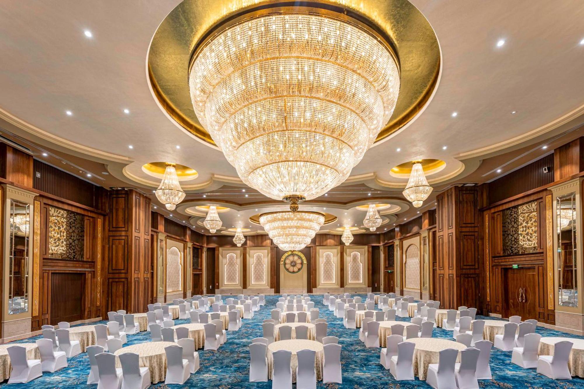 Radisson Blu Plaza Resort & Convention Centre Karjat Exterior foto The Grand Ballroom