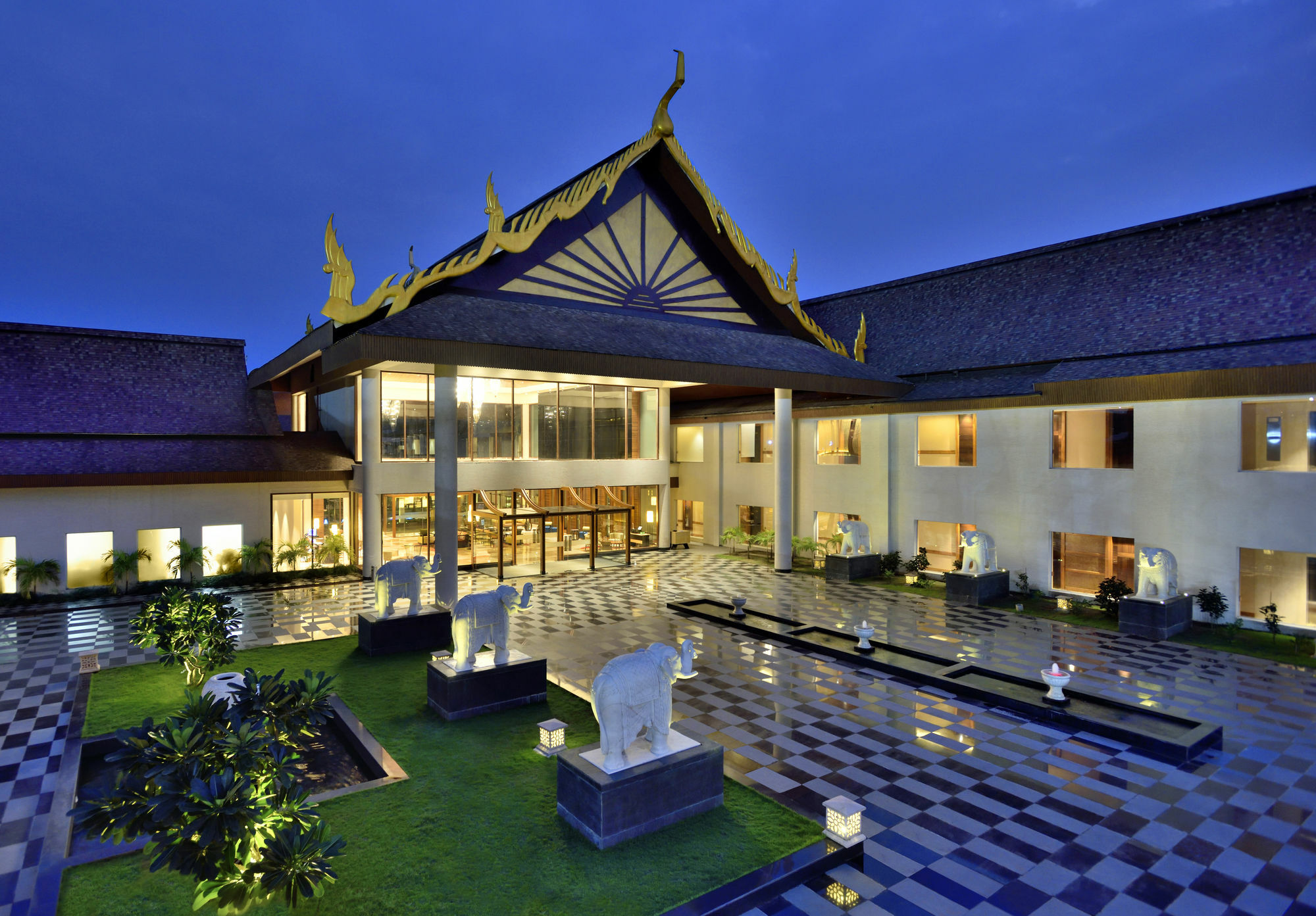 Radisson Blu Plaza Resort & Convention Centre Karjat Exterior foto The Royal